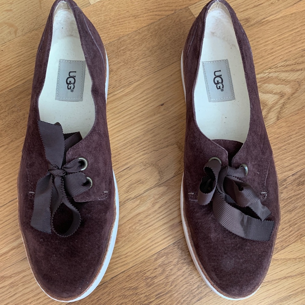 UGG SUEDE CARILYN SLIP ON SHOE WITH RIBBON TIE WOMENS SIZE 9, CHOCOLATE BROWN